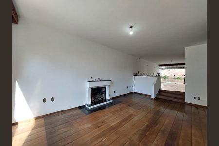 Casa à venda com 280m², 4 quartos e 5 vagas Casa à venda com 280m², 4 quartos e 5 vagasSala