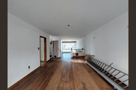 Casa à venda com 280m², 4 quartos e 5 vagas Casa à venda com 280m², 4 quartos e 5 vagasSala de Jantar