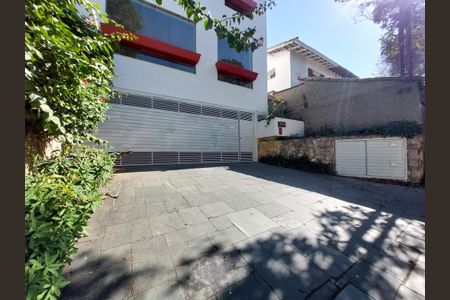 Casa à venda com 280m², 4 quartos e 5 vagas Casa à venda com 280m², 4 quartos e 5 vagasGaragem