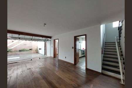 Casa à venda com 280m², 4 quartos e 5 vagas Casa à venda com 280m², 4 quartos e 5 vagasSala de Jantar