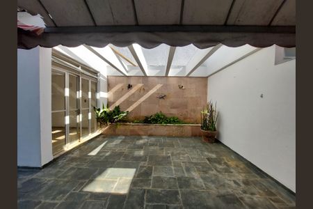 Casa à venda com 280m², 4 quartos e 5 vagas Casa à venda com 280m², 4 quartos e 5 vagasQuintal