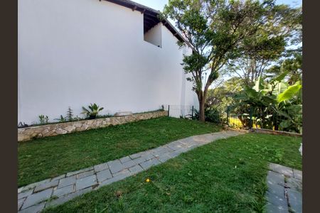 Casa à venda com 280m², 4 quartos e 5 vagas Casa à venda com 280m², 4 quartos e 5 vagasJardim