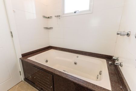 Apartamento à venda com 100m², 2 quartos e 2 vagasBanheiro da Suíte