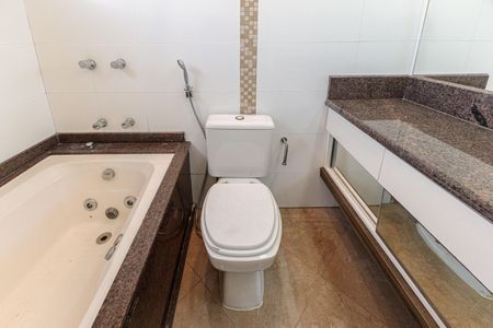 Apartamento à venda com 100m², 2 quartos e 2 vagasBanheiro da Suíte