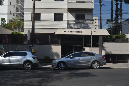 Apartamento à venda com 170m², 3 quartos e 2 vagasFachada e portaria