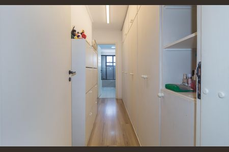 Apartamento à venda com 133m², 3 quartos e 2 vagas Apartamento à venda com 133m², 3 quartos e 2 vagasCloset da Suíte 3
