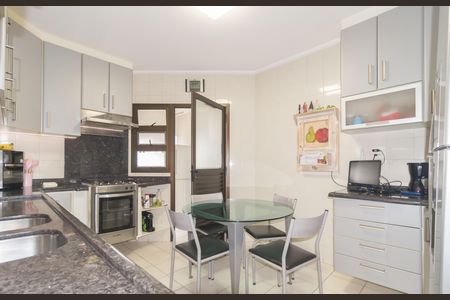 Apartamento à venda com 133m², 3 quartos e 2 vagas Apartamento à venda com 133m², 3 quartos e 2 vagasCozinha