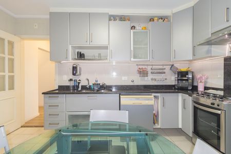 Apartamento à venda com 133m², 3 quartos e 2 vagas Apartamento à venda com 133m², 3 quartos e 2 vagasCozinha