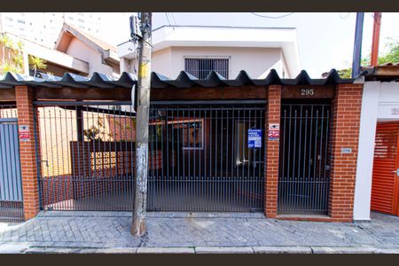 Casa à venda com 228m², 3 quartos e 5 vagasFachada + Plaquinha