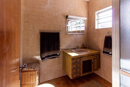 Casa à venda com 228m², 3 quartos e 5 vagasBanheiro da Suíte