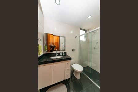 Apartamento à venda com 170m², 3 quartos e 2 vagas Apartamento à venda com 170m², 3 quartos e 2 vagasBanheiro da Suíte