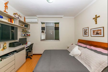 Apartamento à venda com 170m², 3 quartos e 2 vagas Apartamento à venda com 170m², 3 quartos e 2 vagasSuíte