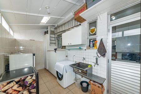 Apartamento à venda com 170m², 3 quartos e 2 vagas Apartamento à venda com 170m², 3 quartos e 2 vagasÁrea de Serviço