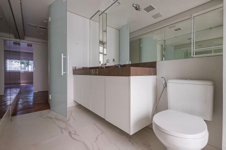 Apartamento à venda com 130m², 2 quartos e 1 vagaSuíte 1 - Banheiro