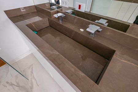 Apartamento à venda com 130m², 2 quartos e 1 vagaSuíte 1 - Banheiro