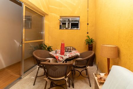 Casa à venda com 233m², 5 quartos e 6 vagasSala de Chá