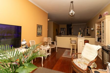 Casa à venda com 233m², 5 quartos e 6 vagasSala