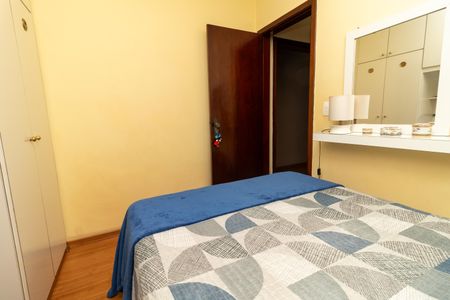 Casa à venda com 233m², 5 quartos e 6 vagasQuarto 2