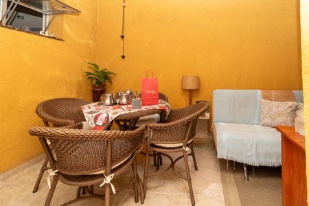 Casa à venda com 233m², 5 quartos e 6 vagasSala de Chá