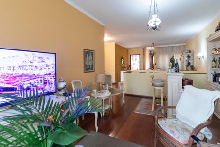 Casa à venda com 233m², 5 quartos e 6 vagasSala