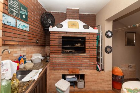 Casa à venda com 233m², 5 quartos e 6 vagasEdícula - Churrasqueira