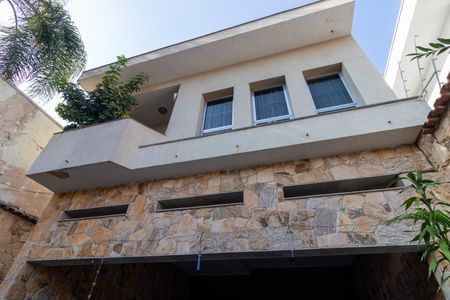 Casa à venda com 233m², 5 quartos e 6 vagasFachada