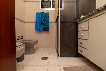 Casa à venda com 233m², 5 quartos e 6 vagasBanheiro da Suíte