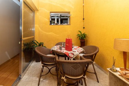 Casa à venda com 233m², 5 quartos e 6 vagasSala de Chá