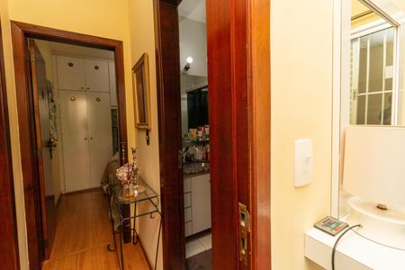 Casa à venda com 233m², 5 quartos e 6 vagasBanheiro do Corredor