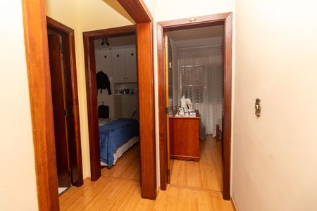 Casa à venda com 233m², 5 quartos e 6 vagasCorredor