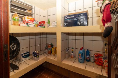 Casa à venda com 233m², 5 quartos e 6 vagasDespensa