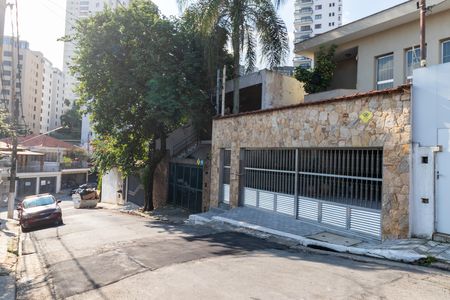 Casa à venda com 233m², 5 quartos e 6 vagasFachada