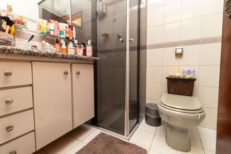 Casa à venda com 233m², 5 quartos e 6 vagasBanheiro do Corredor