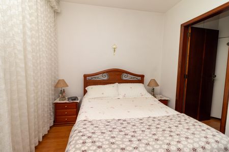 Casa à venda com 233m², 5 quartos e 6 vagasSuite