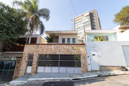 Casa à venda com 233m², 5 quartos e 6 vagasFachada