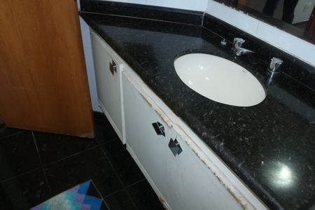 Apartamento à venda com 154m², 4 quartos e 2 vagasBanheiro da Suíte 1