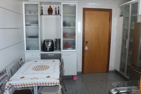Apartamento à venda com 154m², 4 quartos e 2 vagasCozinha