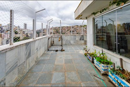 Apartamento à venda com 280m², 5 quartos e 4 vagas Apartamento à venda com 280m², 5 quartos e 4 vagasCobertura