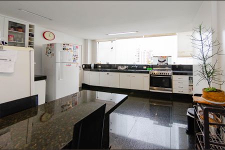 Apartamento à venda com 280m², 5 quartos e 4 vagas Apartamento à venda com 280m², 5 quartos e 4 vagasCozinha