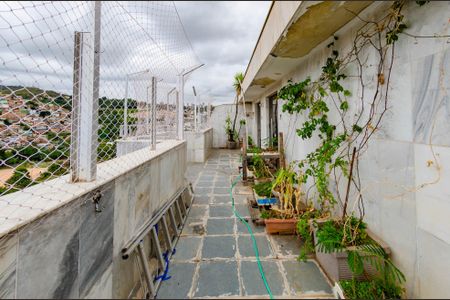 Apartamento à venda com 280m², 5 quartos e 4 vagas Apartamento à venda com 280m², 5 quartos e 4 vagasCobertura