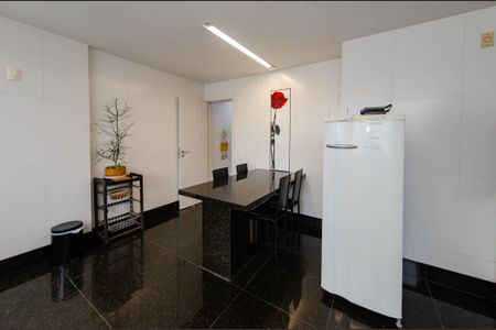 Apartamento à venda com 280m², 5 quartos e 4 vagas Apartamento à venda com 280m², 5 quartos e 4 vagasCozinha