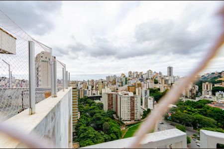 Apartamento à venda com 280m², 5 quartos e 4 vagas Apartamento à venda com 280m², 5 quartos e 4 vagasVista