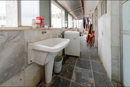 Apartamento à venda com 280m², 5 quartos e 4 vagas Apartamento à venda com 280m², 5 quartos e 4 vagasÁrea de serviço