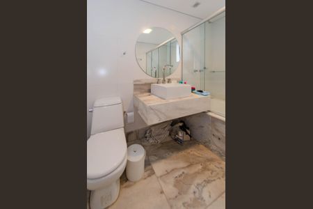 Apartamento à venda com 280m², 5 quartos e 4 vagas Apartamento à venda com 280m², 5 quartos e 4 vagasBanheiro suíte 1