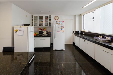 Apartamento à venda com 280m², 5 quartos e 4 vagas Apartamento à venda com 280m², 5 quartos e 4 vagasCozinha