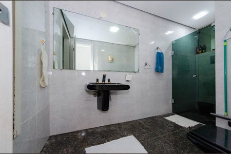 Apartamento à venda com 280m², 5 quartos e 4 vagas Apartamento à venda com 280m², 5 quartos e 4 vagasBanheiro