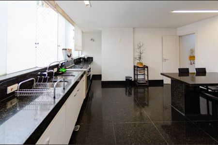 Apartamento à venda com 280m², 5 quartos e 4 vagas Apartamento à venda com 280m², 5 quartos e 4 vagasCozinha