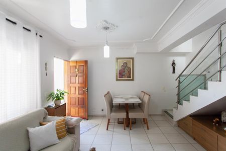 Casa à venda com 103m², 3 quartos e 2 vagas Casa à venda com 103m², 3 quartos e 2 vagasSala