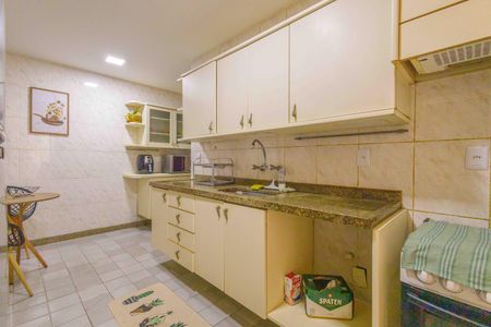 Apartamento à venda com 180m², 4 quartos e 3 vagas Apartamento à venda com 180m², 4 quartos e 3 vagasCozinha