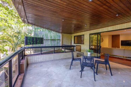 Apartamento à venda com 180m², 4 quartos e 3 vagas Apartamento à venda com 180m², 4 quartos e 3 vagasVaranda